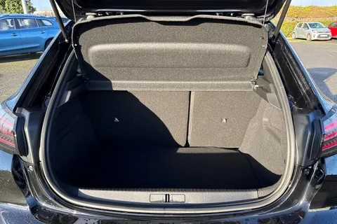 NJ74XOG PEUGEOT 208 1.2 PureTech GT Euro 6 (s/s) 5dr Thumbnail #7