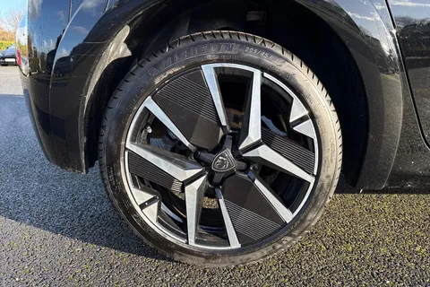 NJ74XOG PEUGEOT 208 1.2 PureTech GT Euro 6 (s/s) 5dr Thumbnail #11