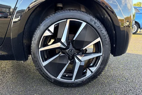 NJ74XOG PEUGEOT 208 1.2 PureTech GT Euro 6 (s/s) 5dr Thumbnail #12