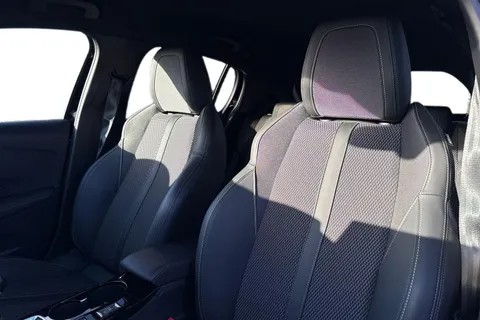 NJ74XOG PEUGEOT 208 1.2 PureTech GT Euro 6 (s/s) 5dr Thumbnail #16