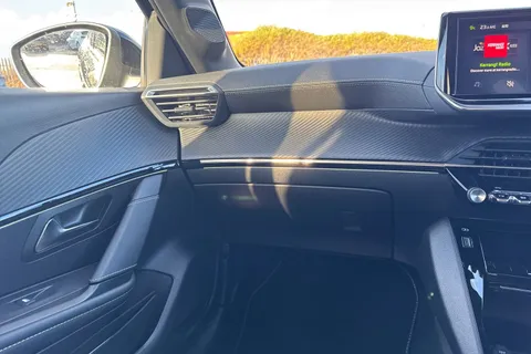 NJ74XOG PEUGEOT 208 1.2 PureTech GT Euro 6 (s/s) 5dr Thumbnail #20