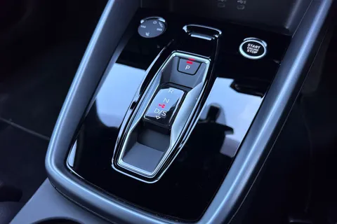 DW25AUK Audi A3 Black Edition 40 TFSI e  204 PS S tronic Thumbnail #23