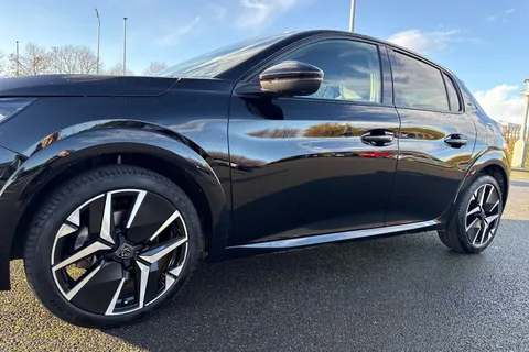 NJ74XOG PEUGEOT 208 1.2 PureTech GT Euro 6 (s/s) 5dr Thumbnail #28