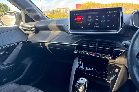 NJ74XOG PEUGEOT 208 1.2 PureTech GT Euro 6 (s/s) 5dr Thumbnail #43