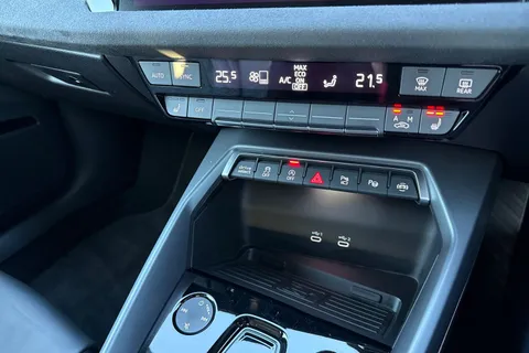 DF74UKW Audi S3 Black Edition TFSI  333 PS S tronic Thumbnail #23