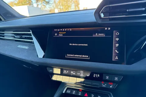 DF74UKW Audi S3 Black Edition TFSI  333 PS S tronic Thumbnail #38