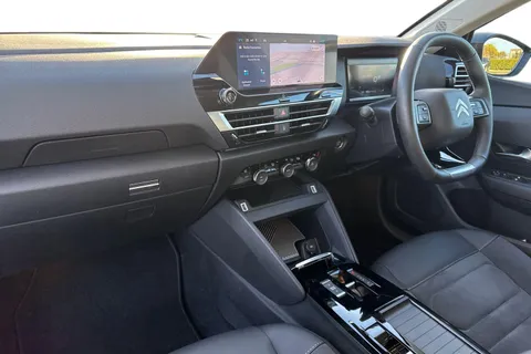 KW74RYX Citroën C4 X 1.2 PureTech MAX Fastback EAT8 Euro 6 (s/s) 4dr Thumbnail #15