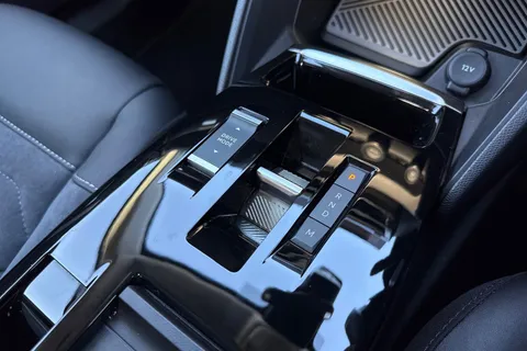 KW74RYX Citroën C4 X 1.2 PureTech MAX Fastback EAT8 Euro 6 (s/s) 4dr Thumbnail #23