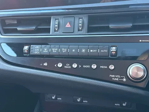 MF23BTX Lexus Es 2.5 300h F Sport E-CVT Euro 6 (s/s) 4dr Thumbnail #19