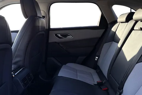 KM74EAJ Land Rover Range Rover Velar 2.0 P400e Dynamic HSE 5dr Thumbnail #4