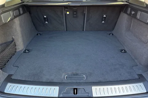 KM74EAJ Land Rover Range Rover Velar 2.0 P400e Dynamic HSE 5dr Thumbnail #11