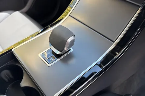 KM74EAJ Land Rover Range Rover Velar 2.0 P400e Dynamic HSE 5dr Thumbnail #14