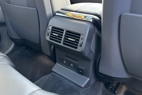 KM74EAJ Land Rover Range Rover Velar 2.0 P400e Dynamic HSE 5dr Thumbnail #19