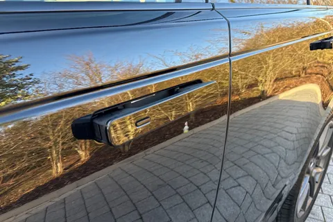 KM74EAJ Land Rover Range Rover Velar 2.0 P400e Dynamic HSE 5dr Thumbnail #33