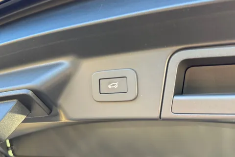 KM74EAJ Land Rover Range Rover Velar 2.0 P400e Dynamic HSE 5dr Thumbnail #35