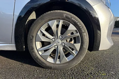 RV71HRL PEUGEOT e-208 50kWh Allure Premium Auto 5dr Thumbnail #10