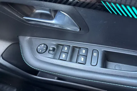 RV71HRL PEUGEOT e-208 50kWh Allure Premium Auto 5dr Thumbnail #42