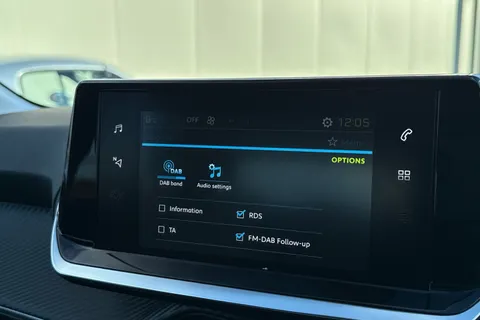 RV71HRL PEUGEOT e-208 50kWh Allure Premium Auto 5dr Thumbnail #47