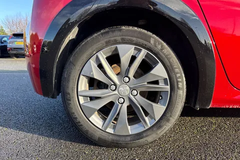 VU72OWE PEUGEOT e-208 50kWh Allure Premium + Auto 5dr (7kW Charger) Thumbnail #11