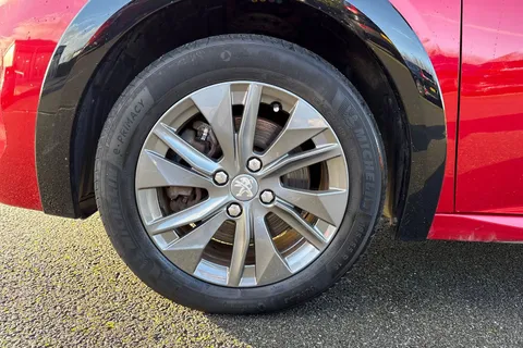 VU72OWE PEUGEOT e-208 50kWh Allure Premium + Auto 5dr (7kW Charger) Thumbnail #12