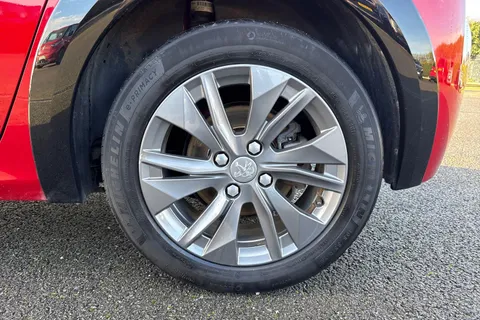 VU72OWE PEUGEOT e-208 50kWh Allure Premium + Auto 5dr (7kW Charger) Thumbnail #13