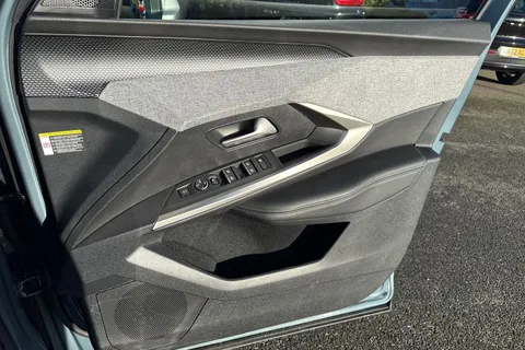 KM25WOY PEUGEOT 3008 1.2 HYBRID GT e-DSC6 Euro 6 (s/s) 5dr Thumbnail #21