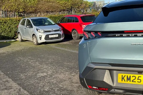 KM25WOY PEUGEOT 3008 1.2 HYBRID GT e-DSC6 Euro 6 (s/s) 5dr Thumbnail #33