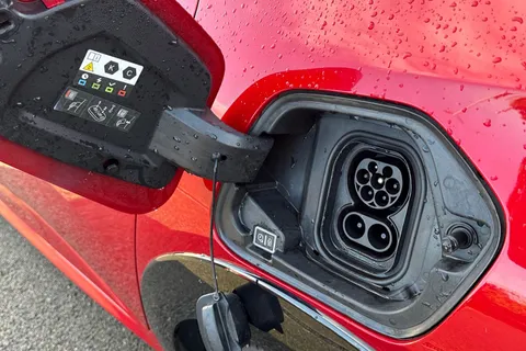 VU72OWE PEUGEOT e-208 50kWh Allure Premium + Auto 5dr (7kW Charger) Thumbnail #30