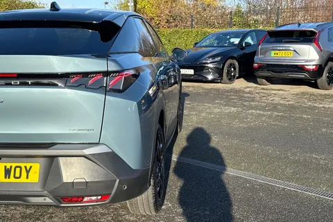 KM25WOY PEUGEOT 3008 1.2 HYBRID GT e-DSC6 Euro 6 (s/s) 5dr Thumbnail #34