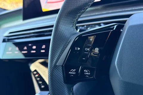 KM25WOY PEUGEOT 3008 1.2 HYBRID GT e-DSC6 Euro 6 (s/s) 5dr Thumbnail #36