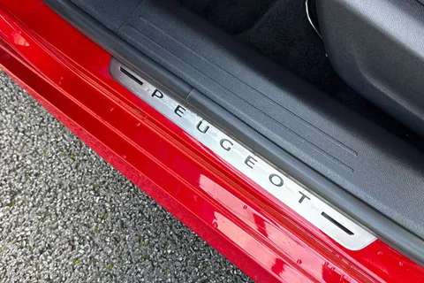 VU72OWE PEUGEOT e-208 50kWh Allure Premium + Auto 5dr (7kW Charger) Thumbnail #34