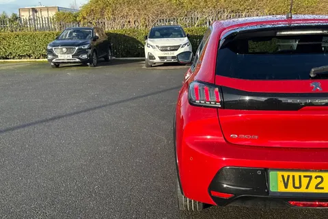 VU72OWE PEUGEOT e-208 50kWh Allure Premium + Auto 5dr (7kW Charger) Thumbnail #35