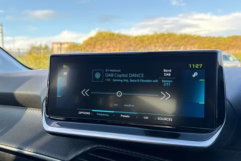 VU72OWE PEUGEOT e-208 50kWh Allure Premium + Auto 5dr (7kW Charger) Thumbnail #46