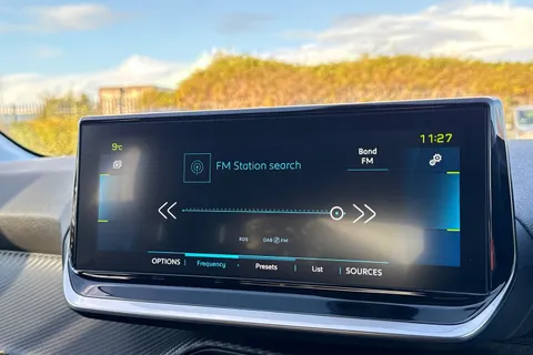 VU72OWE PEUGEOT e-208 50kWh Allure Premium + Auto 5dr (7kW Charger) Thumbnail #47