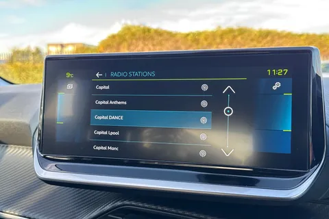 VU72OWE PEUGEOT e-208 50kWh Allure Premium + Auto 5dr (7kW Charger) Thumbnail #48