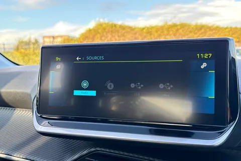 VU72OWE PEUGEOT e-208 50kWh Allure Premium + Auto 5dr (7kW Charger) Thumbnail #49