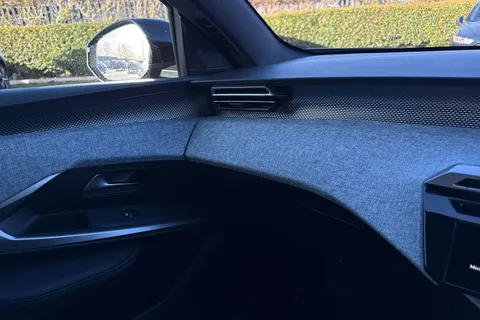 KM25WOY PEUGEOT 3008 1.2 HYBRID GT e-DSC6 Euro 6 (s/s) 5dr Thumbnail #59