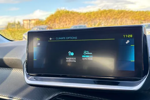 VU72OWE PEUGEOT e-208 50kWh Allure Premium + Auto 5dr (7kW Charger) Thumbnail #58