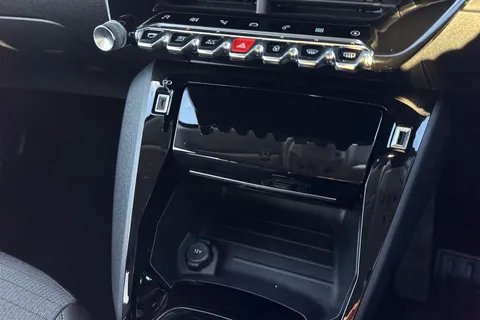 VU72OWE PEUGEOT e-208 50kWh Allure Premium + Auto 5dr (7kW Charger) Thumbnail #60