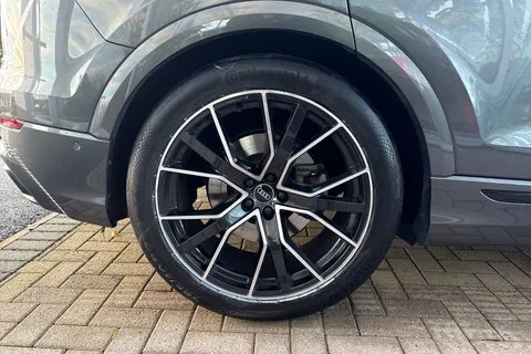 12 of 61 for Audi Q8 MY23.5 Black Edition 55 TFSI quattro 340 PS tiptronic