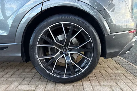 13 of 61 for Audi Q8 MY23.5 Black Edition 55 TFSI quattro 340 PS tiptronic