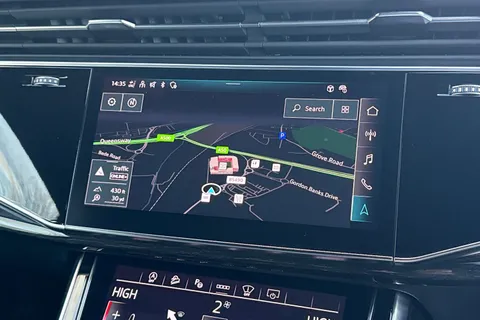 17 of 61 for Audi Q8 MY23.5 Black Edition 55 TFSI quattro 340 PS tiptronic