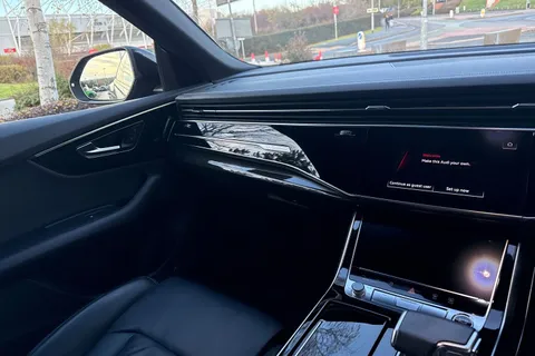 20 of 61 for Audi Q8 MY23.5 Black Edition 55 TFSI quattro 340 PS tiptronic