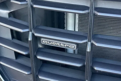 28 of 61 for Audi Q8 MY23.5 Black Edition 55 TFSI quattro 340 PS tiptronic