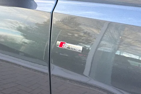 29 of 61 for Audi Q8 MY23.5 Black Edition 55 TFSI quattro 340 PS tiptronic