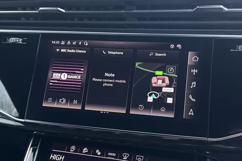 30 of 61 for Audi Q8 MY23.5 Black Edition 55 TFSI quattro 340 PS tiptronic