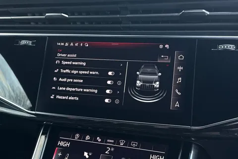 35 of 61 for Audi Q8 MY23.5 Black Edition 55 TFSI quattro 340 PS tiptronic