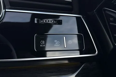 42 of 61 for Audi Q8 MY23.5 Black Edition 55 TFSI quattro 340 PS tiptronic