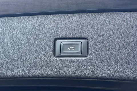 47 of 61 for Audi Q8 MY23.5 Black Edition 55 TFSI quattro 340 PS tiptronic