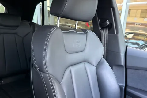 55 of 61 for Audi Q8 MY23.5 Black Edition 55 TFSI quattro 340 PS tiptronic